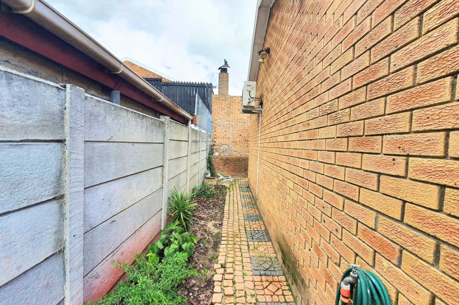 2 Bedroom Property for Sale in Ruwari Western Cape